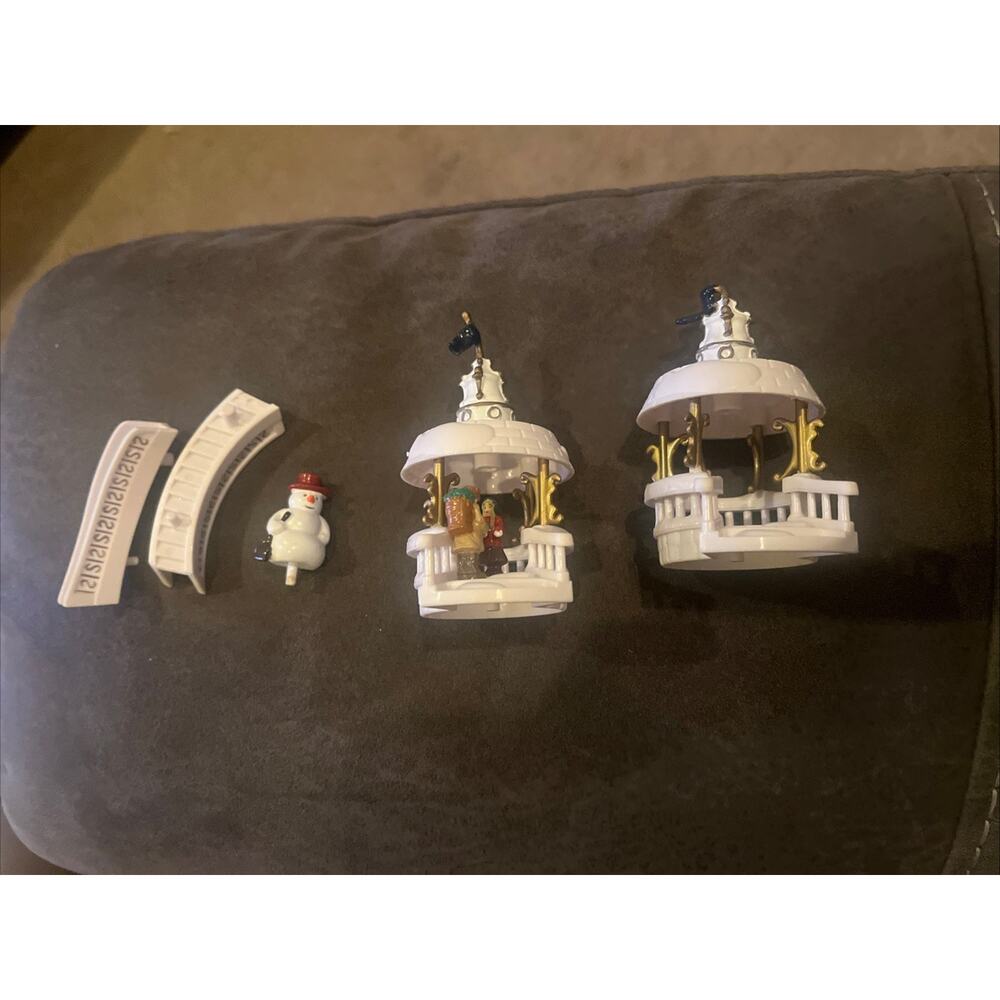 Trendmasters Christmas Magic Winter Wonderland Parts: 2 Gazebos 2 Stairs Snowman
